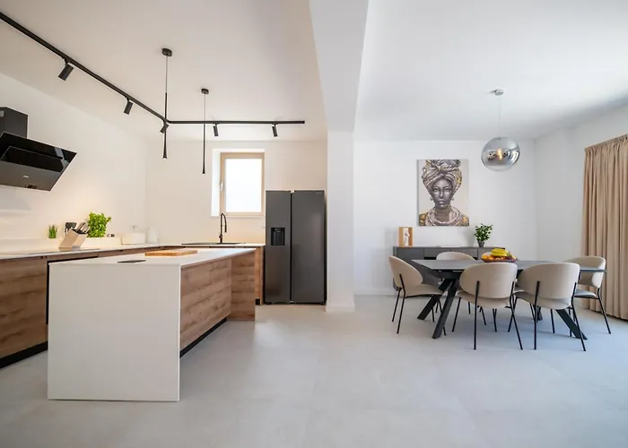 Brand New Villa Carmelita Exclusive With Free Smart Car